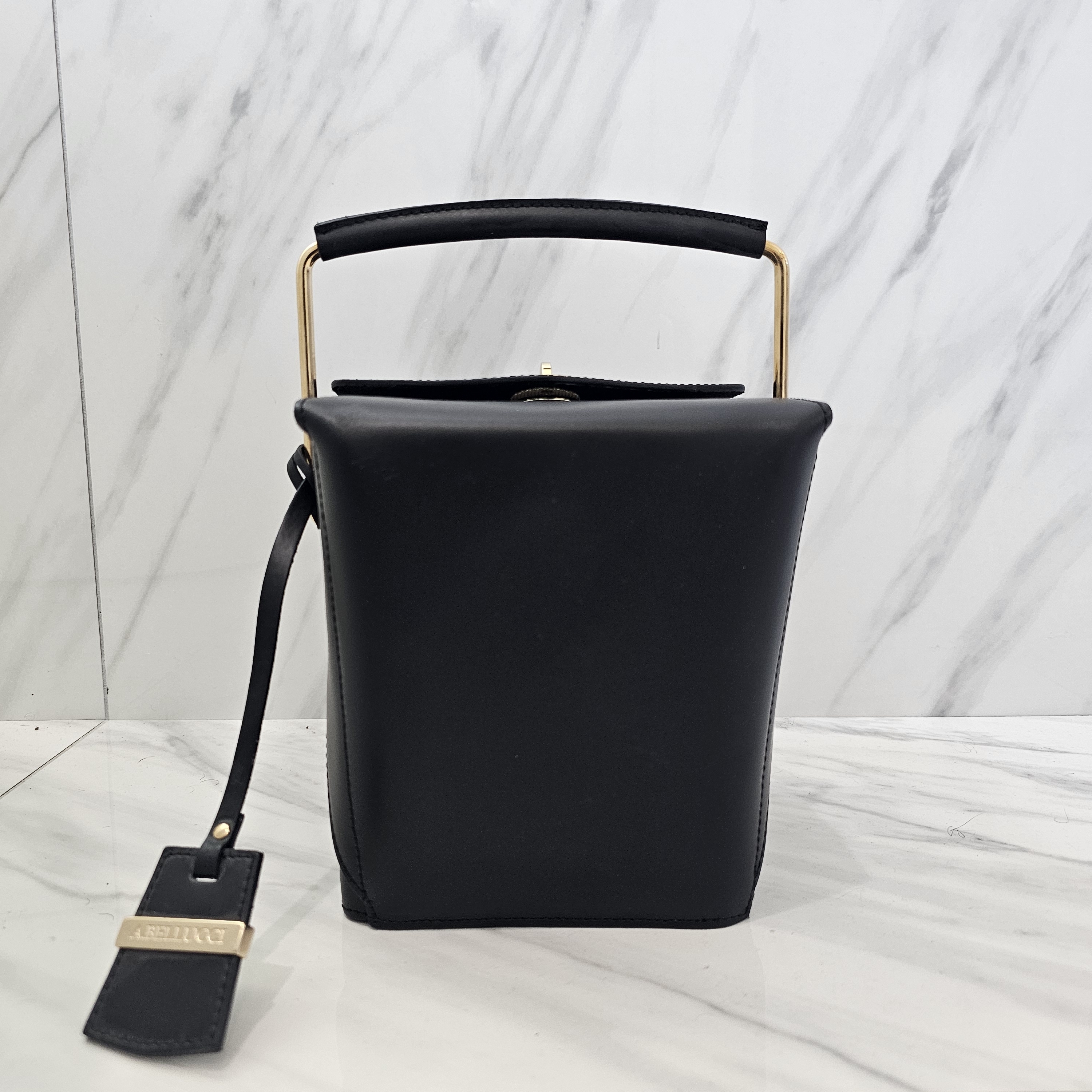 Elegant Black Italian Leather Handbag